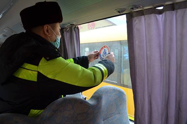 本溪：筑牢安全防線 本溪縣交管大隊開展校車安全大檢查