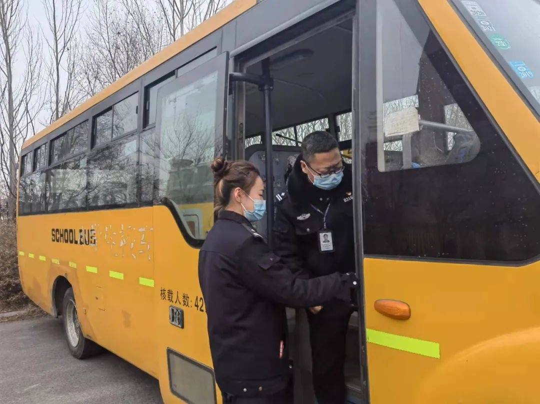 【護(hù)航開(kāi)學(xué)季】清河分局交警大隊(duì)開(kāi)展校車安全隱患大檢查行動(dòng)