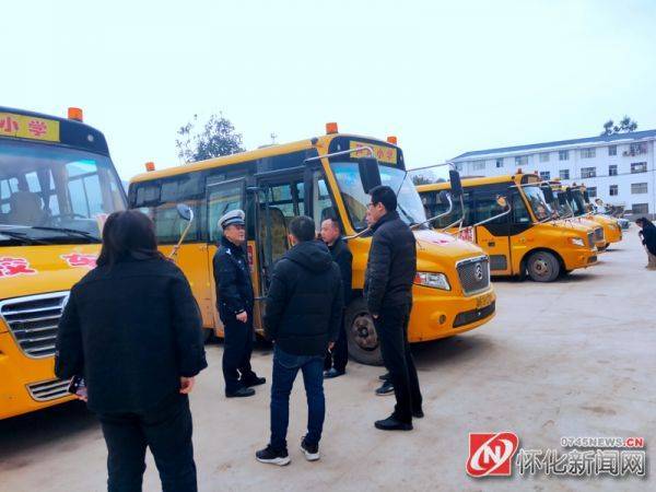 懷化公安交警開展校車安全大檢查/ 懷化公安交警開展校車安全大檢查