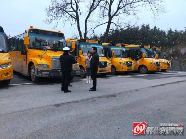 懷化公安交警開展校車安全大檢查/ 懷化公安交警開展校車安全大檢查