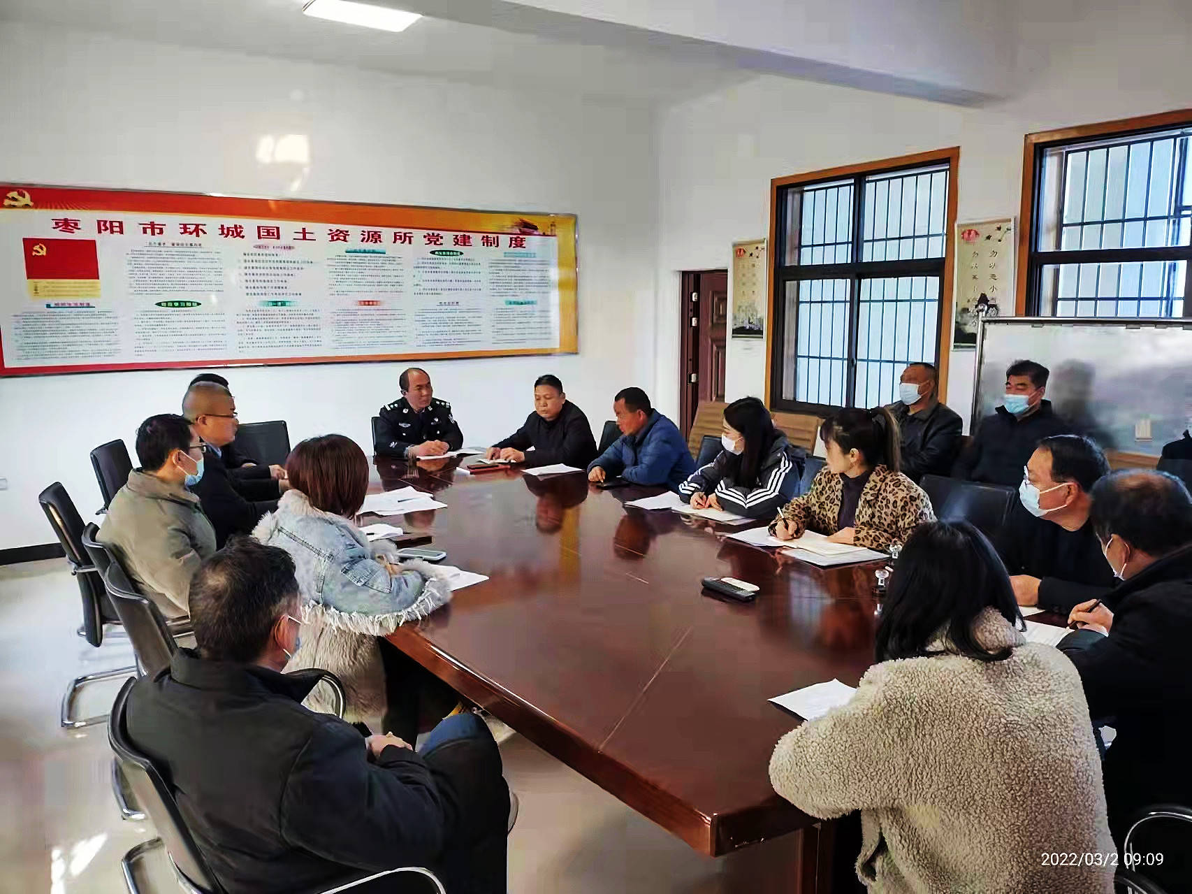 系好校車“安全帶”棗陽警方開展轄區(qū)校車安全培訓(xùn) 系好校車“安全帶”棗陽警方開展轄區(qū)校車安全培訓(xùn)