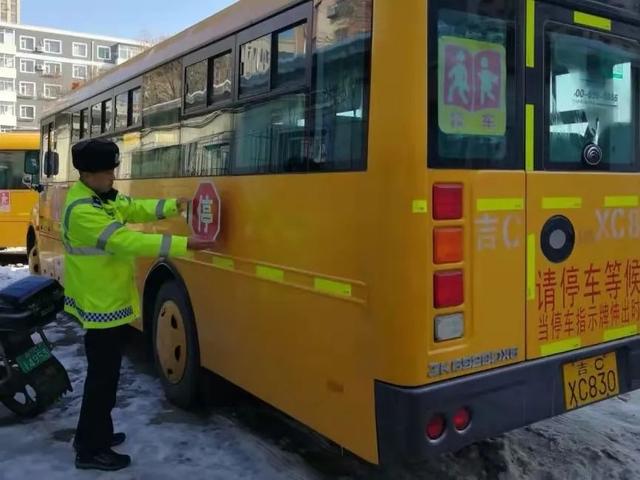 四平交管支隊(duì)開(kāi)展校車(chē)安全管理工作 確保新學(xué)期中小學(xué)生乘車(chē)安全