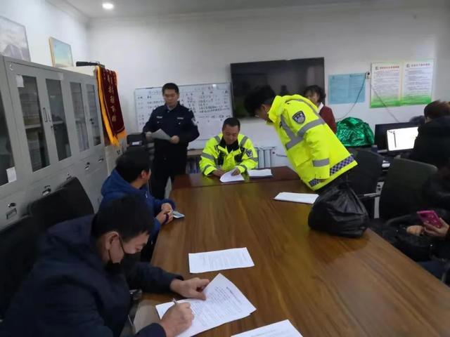 四平交管支隊(duì)開(kāi)展校車(chē)安全管理工作 確保新學(xué)期中小學(xué)生乘車(chē)安全