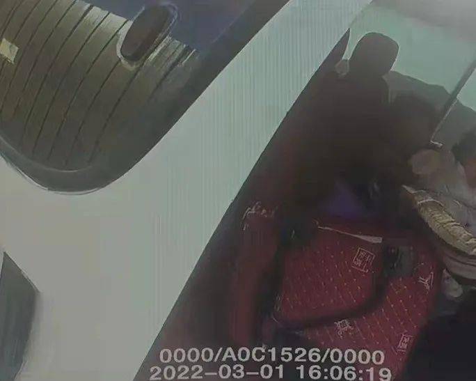 朝陽一黑校車被舉報，司機(jī)被罰一萬！