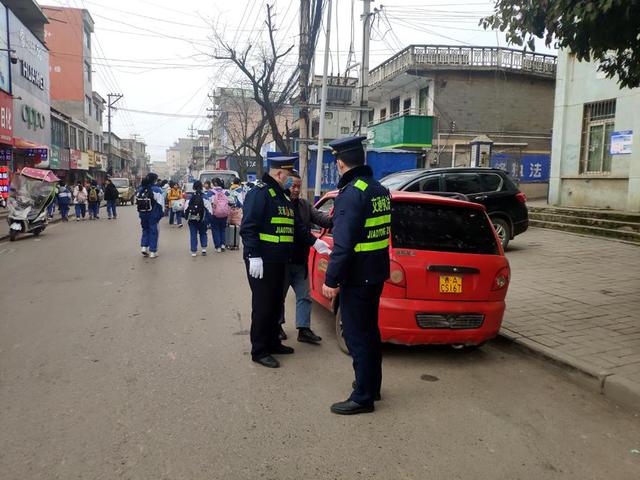 清鎮(zhèn)市嚴厲打擊“黑校車” 為學生出行安全保駕護航