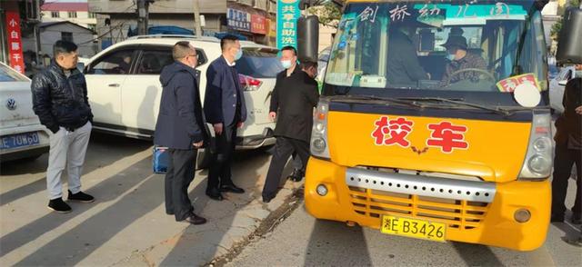 北塔區(qū):“筑牢安全防線 夯實(shí)校車安全”專項(xiàng)整治活動 北塔區(qū):“筑牢安全防線 夯實(shí)校車安全”專項(xiàng)整治活動