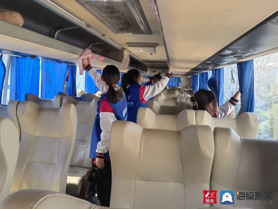 踐行雷鋒精神，提質(zhì)勞動(dòng)教育——濟(jì)南工程職院“軌道藍(lán)”志愿服務(wù)隊(duì)開(kāi)展義務(wù)清潔校車(chē)活動(dòng)