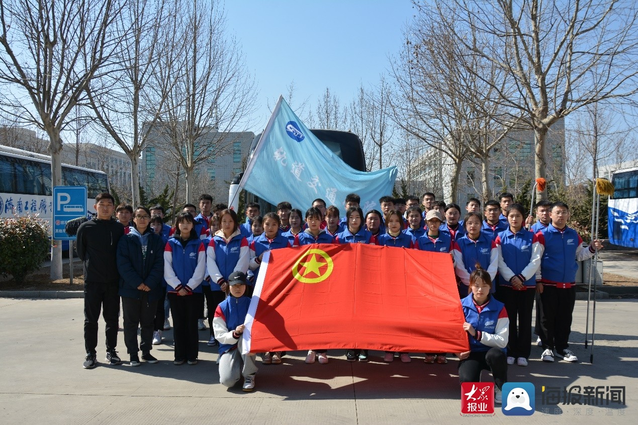 踐行雷鋒精神，提質(zhì)勞動(dòng)教育——濟(jì)南工程職院“軌道藍(lán)”志愿服務(wù)隊(duì)開(kāi)展義務(wù)清潔校車(chē)活動(dòng)