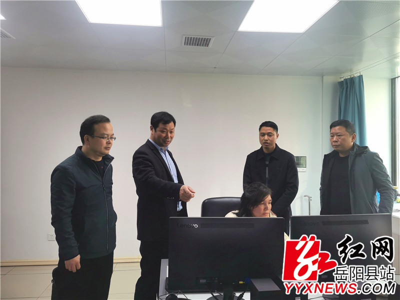 縣教體局督查校車安全工作/ 教體 (2).jpg