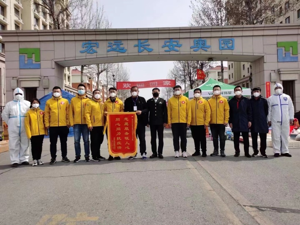 勇士凱旋！溫馨校車(chē)“最美抗疫志愿者”退伍不褪色