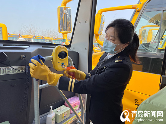 三方聯(lián)控城運(yùn)控股交運(yùn)溫馨校車為學(xué)生筑牢防疫“安全網(wǎng)” 三方聯(lián)控城運(yùn)控股交運(yùn)溫馨校車為學(xué)生筑牢防疫“安全網(wǎng)”