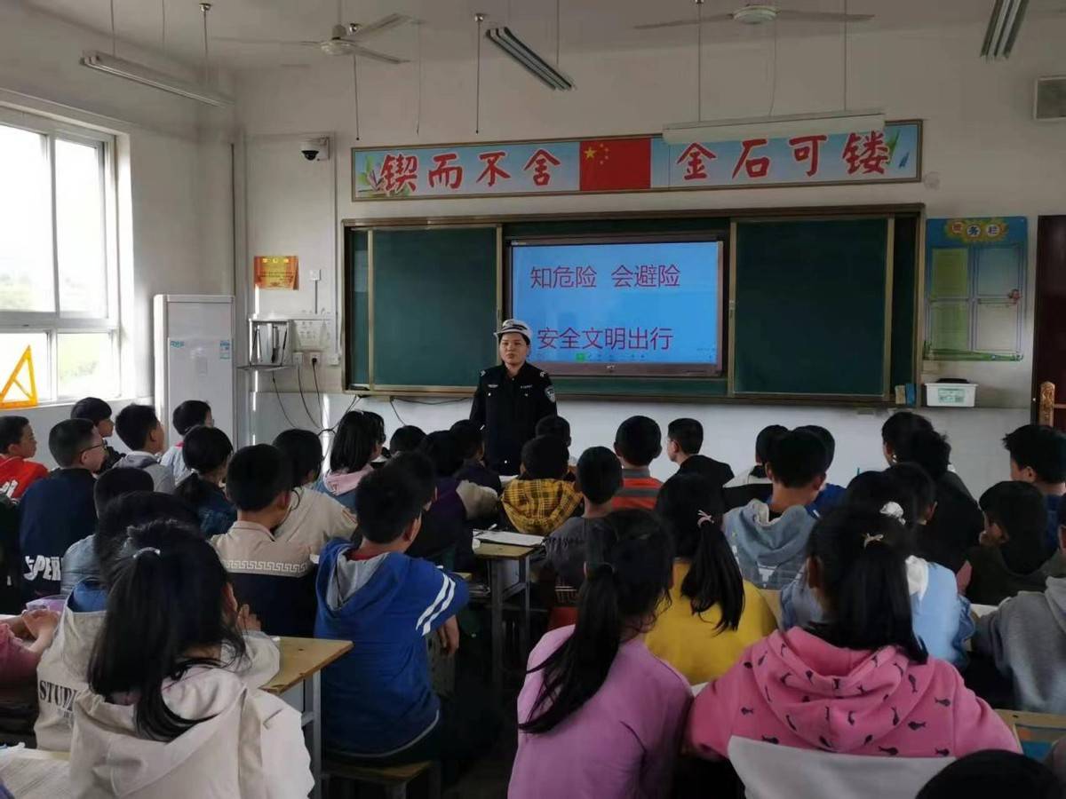 內(nèi)鄉(xiāng)縣岞曲鎮(zhèn):加強(qiáng)校車管理 確保疫情期間學(xué)生出行安全 內(nèi)鄉(xiāng)縣岞曲鎮(zhèn):加強(qiáng)校車管理 確保疫情期間學(xué)生出行安全