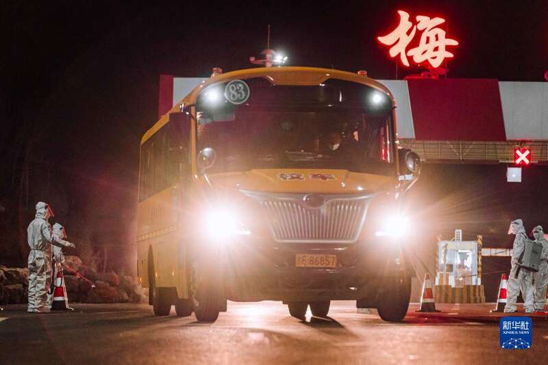 疫情下往返于長(zhǎng)春、梅河口的“校車”