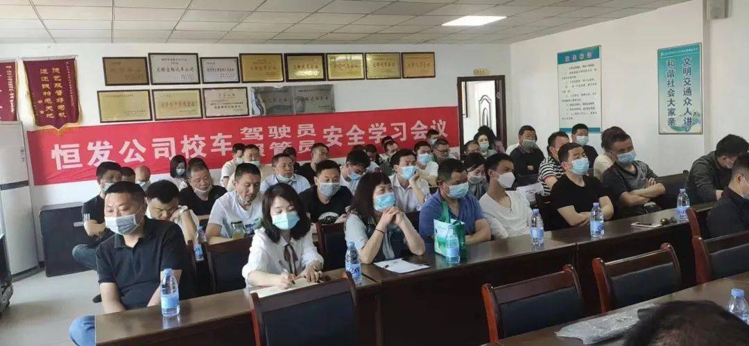 校車逆行“惹眾怒”，監(jiān)利交警依法查處！