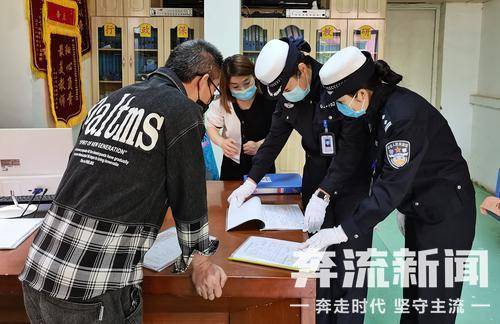 蘭州七里河交警大隊(duì)開展復(fù)學(xué)前校車交通安全檢查/ 蘭州七里河交警大隊(duì)開展復(fù)學(xué)前校車交通安全檢查