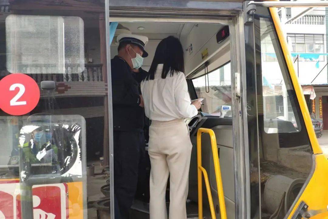 陽(yáng)新多部門(mén)聯(lián)合開(kāi)展校車(chē)安全突擊檢查/ 陽(yáng)新多部門(mén)聯(lián)合開(kāi)展校車(chē)安全突擊檢查