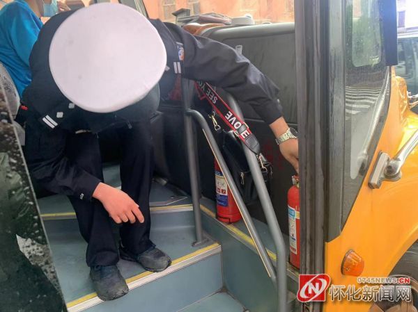 洪江區(qū):開展校車安全檢查 確保師生上放學安全 洪江區(qū):開展校車安全檢查 確保師生上放學安全