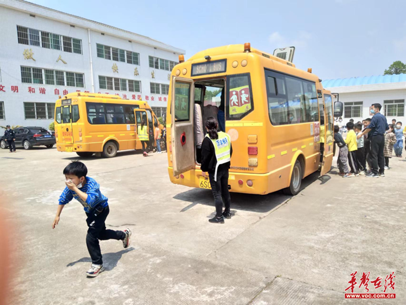 長沙縣|武塘小學(xué):開展校車消防逃生演練 圖片8.png