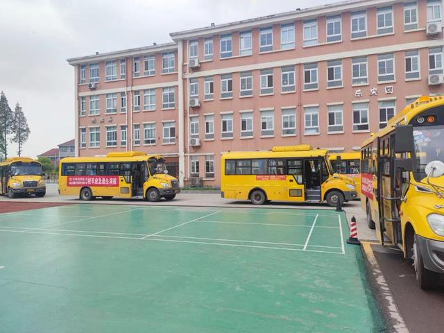 潛江市田家炳實(shí)驗(yàn)小學(xué)附屬幼兒園開展校車應(yīng)急疏散演練活動(dòng)/ 潛江市田家炳實(shí)驗(yàn)小學(xué)附屬幼兒園開展校車應(yīng)急疏散演練活動(dòng)