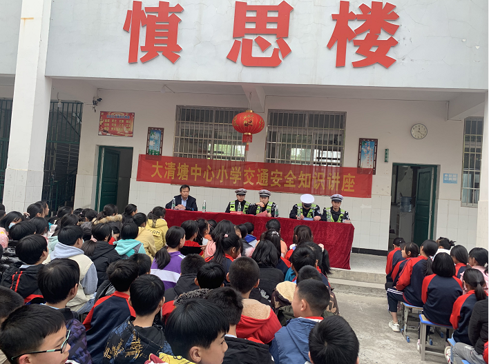 超員，校車司機(jī)準(zhǔn)駕不符……全州交警開展校車安全整治