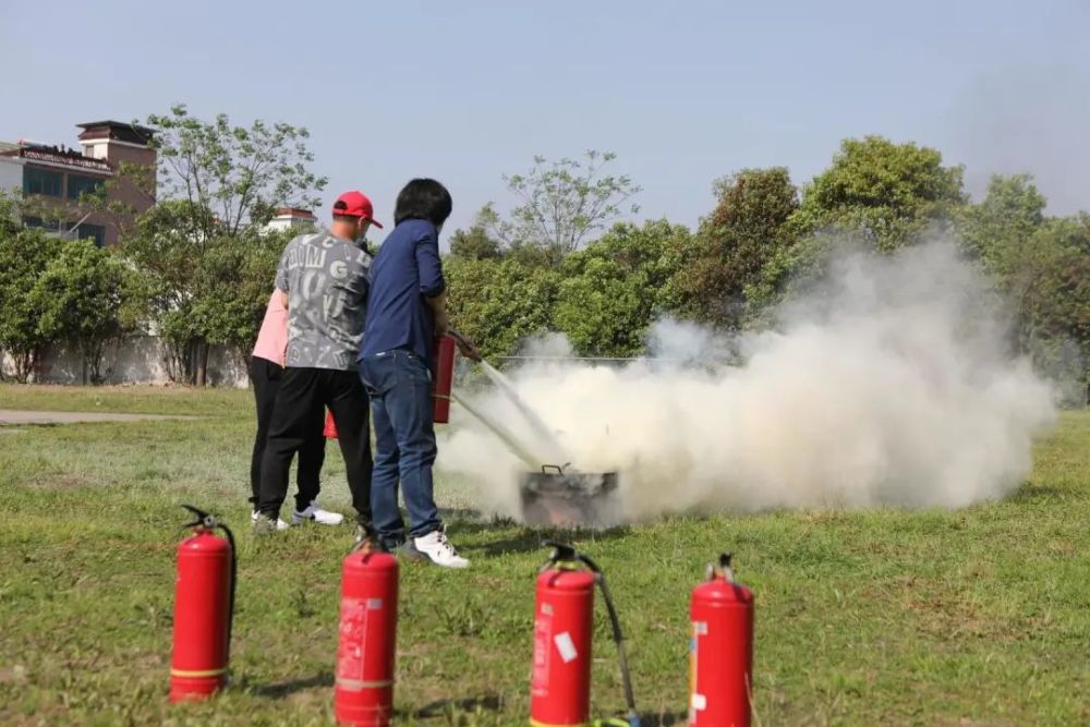 嵊州多部門(mén)協(xié)作，聯(lián)合開(kāi)展校車(chē)疫情防控暨突發(fā)事件應(yīng)急演練