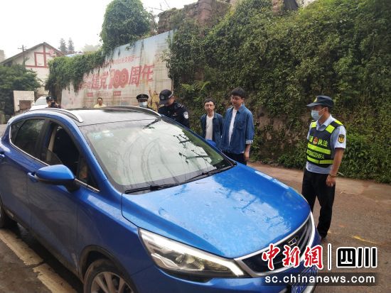 打擊治理“黑校車”專項行動。吳道才 攝