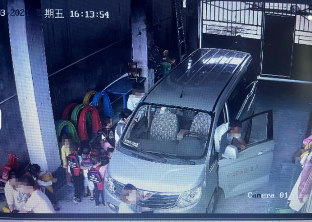 “黑校車”超員144.44%，司機(jī)、幼兒園負(fù)責(zé)人共3人獲刑！