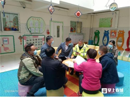 守護(hù)平安上學(xué)路官渡多部門(mén)聯(lián)合開(kāi)展校車(chē)安全大檢查/ 守護(hù)平安上學(xué)路官渡多部門(mén)聯(lián)合開(kāi)展校車(chē)安全大檢查