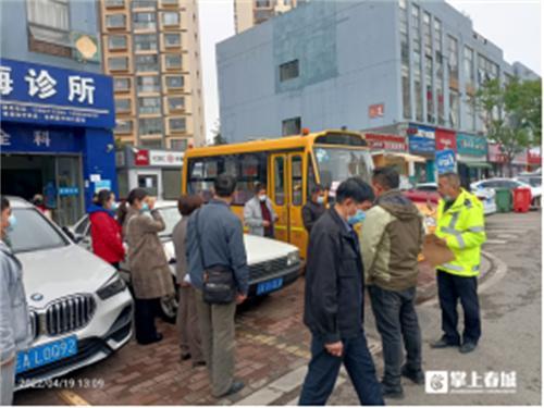 守護(hù)平安上學(xué)路官渡多部門(mén)聯(lián)合開(kāi)展校車(chē)安全大檢查/ 守護(hù)平安上學(xué)路官渡多部門(mén)聯(lián)合開(kāi)展校車(chē)安全大檢查