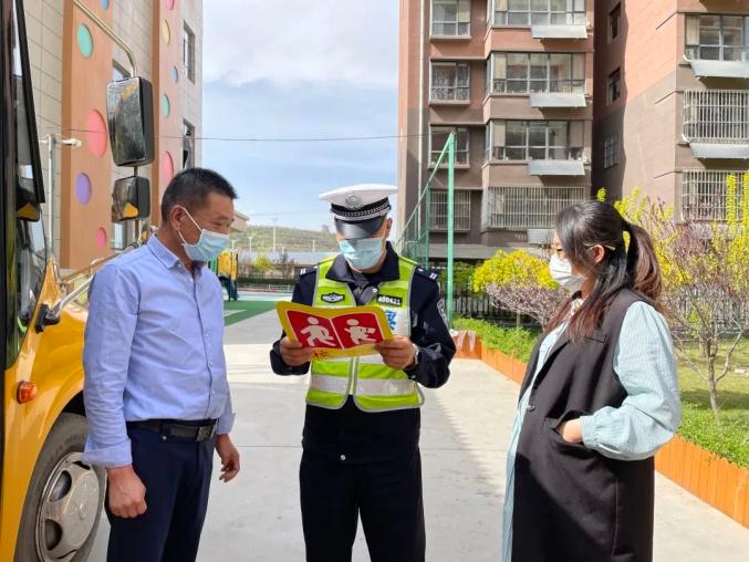 春雷行動|交警三大隊(duì)開展校車安全大檢查