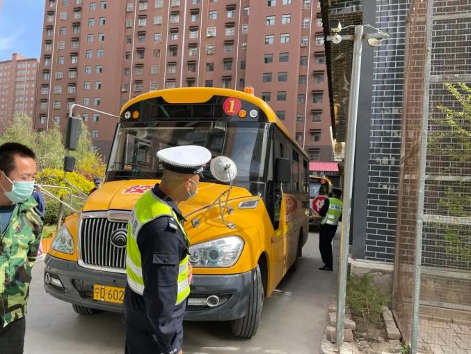 春雷行動|交警三大隊(duì)開展校車安全大檢查