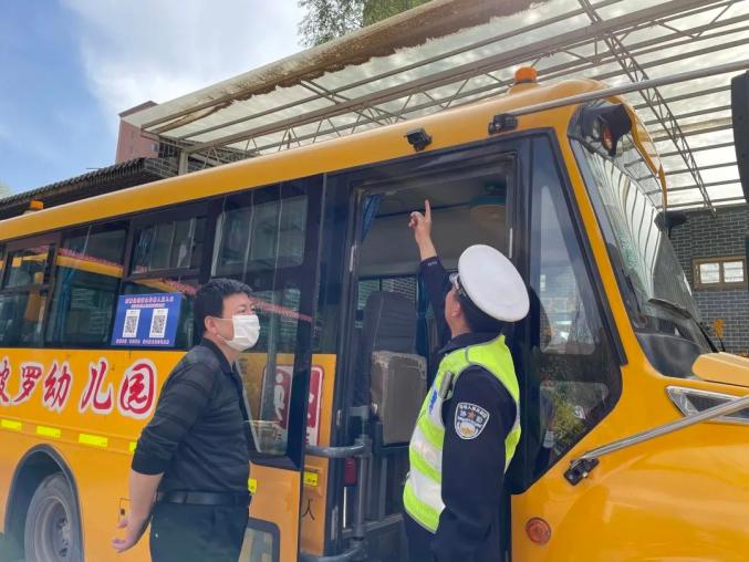 春雷行動|交警三大隊(duì)開展校車安全大檢查