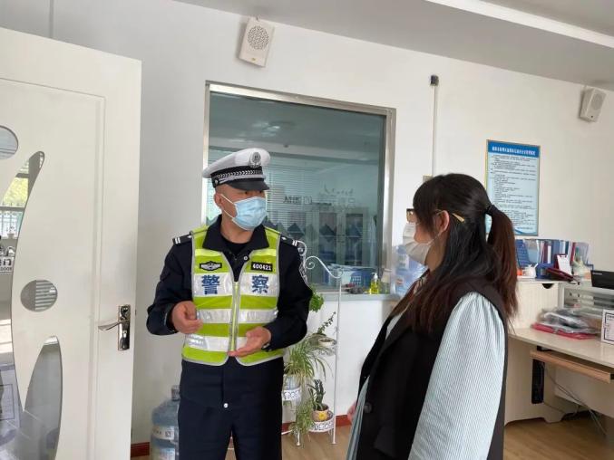 春雷行動|交警三大隊(duì)開展校車安全大檢查