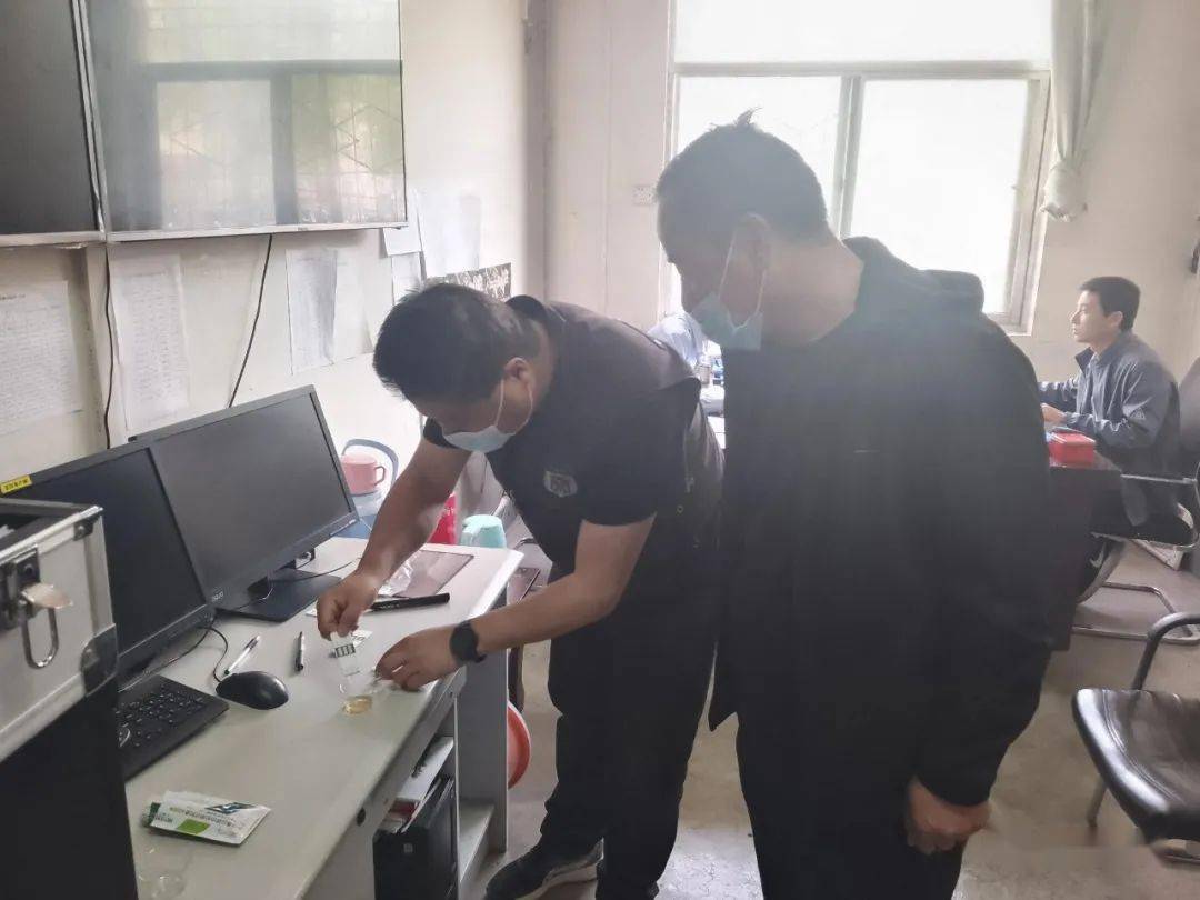 淳化縣開展全縣校車司乘人員吸毒檢測大排查