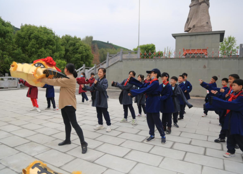 雙減下 諸暨這所學(xué)校開啟“神奇校車之旅” 雙減下 諸暨這所學(xué)校開啟“神奇校車之旅”