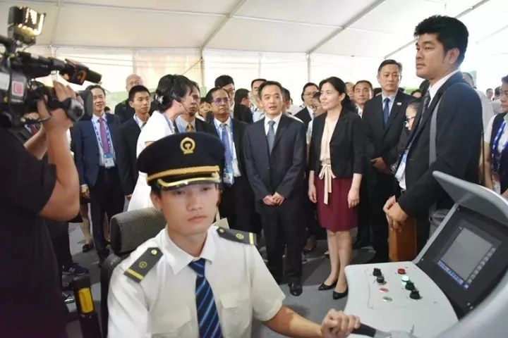 柳州這所學校的“校車”竟然是高鐵！