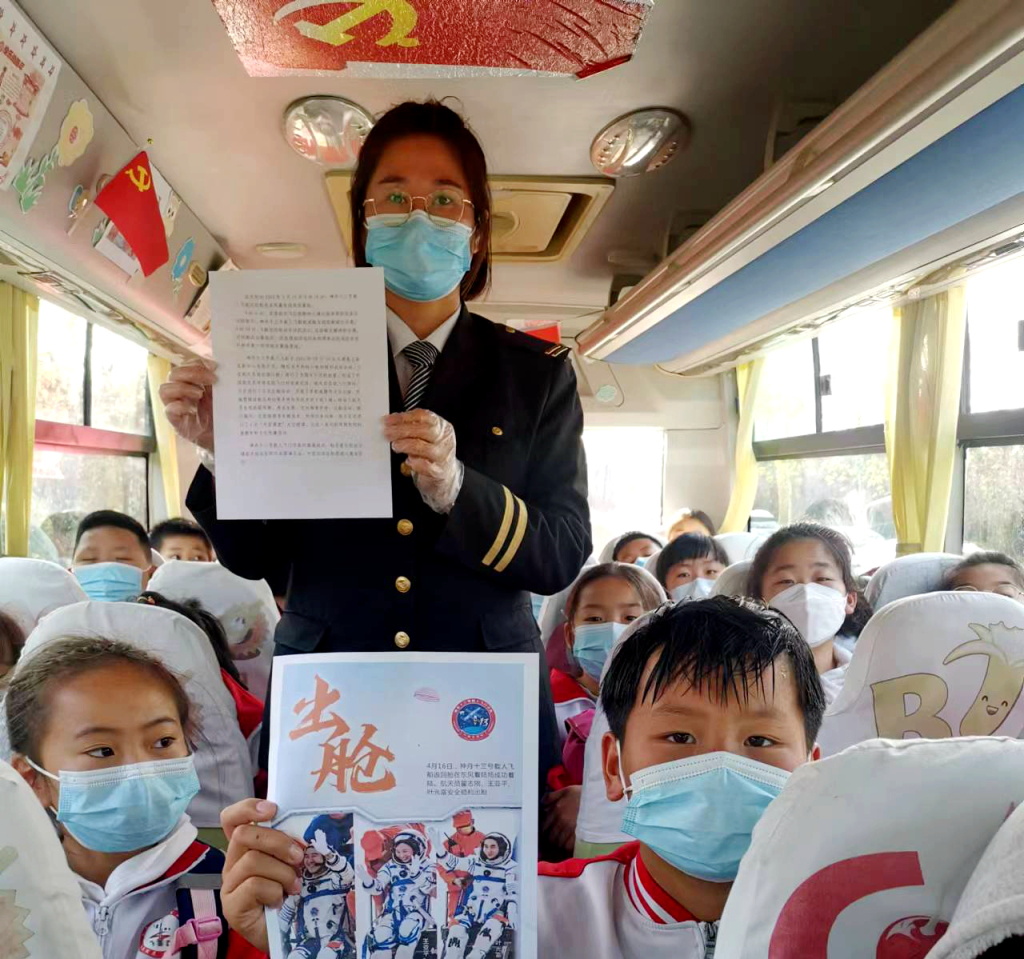 交運(yùn)平度溫馨校車“航天夢(mèng)”主題流動(dòng)課堂 交運(yùn)平度溫馨校車“航天夢(mèng)”主題流動(dòng)課堂