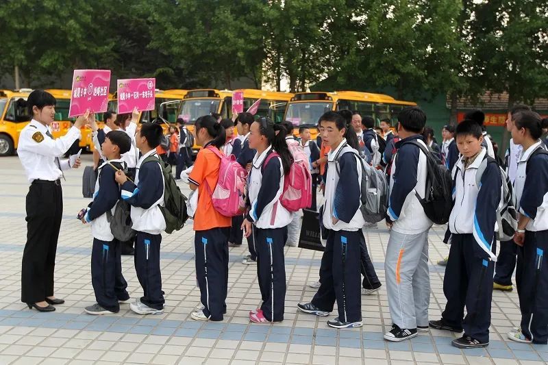 到今天上午，青島大鼻子校車開通整十年啦！