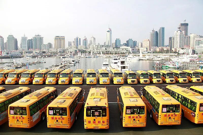 到今天上午，青島大鼻子校車開通整十年啦！