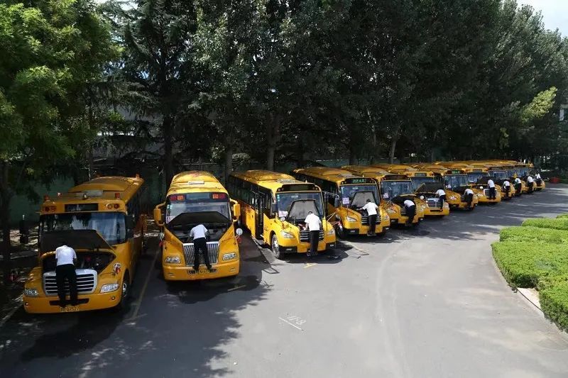 到今天上午，青島大鼻子校車開通整十年啦！