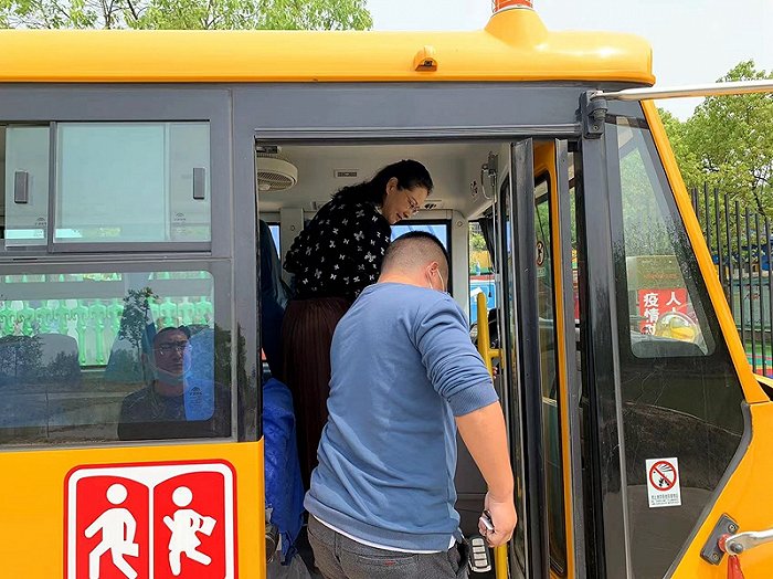 信陽潢川縣教體局多舉措加強校車安全綜合管理，保障師生出行安全