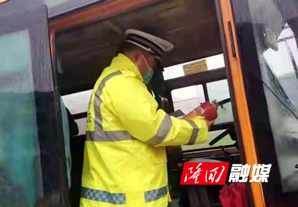 金石橋鎮(zhèn)開展校車安全突擊檢查