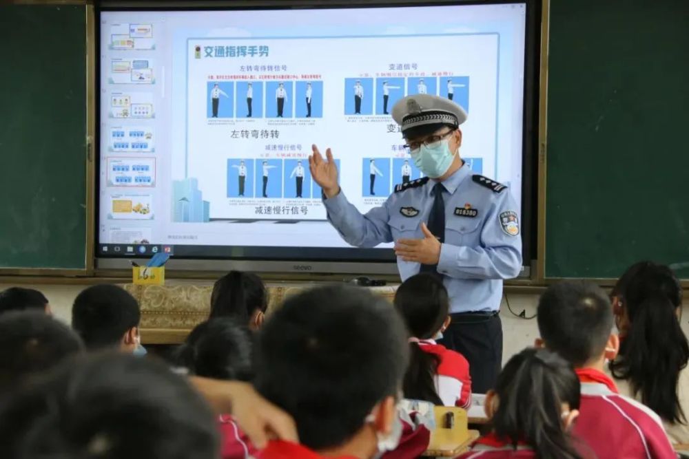 【安全伴我行】寧明交警：擰緊校車“安全閥” 護航上學(xué)“平安路”