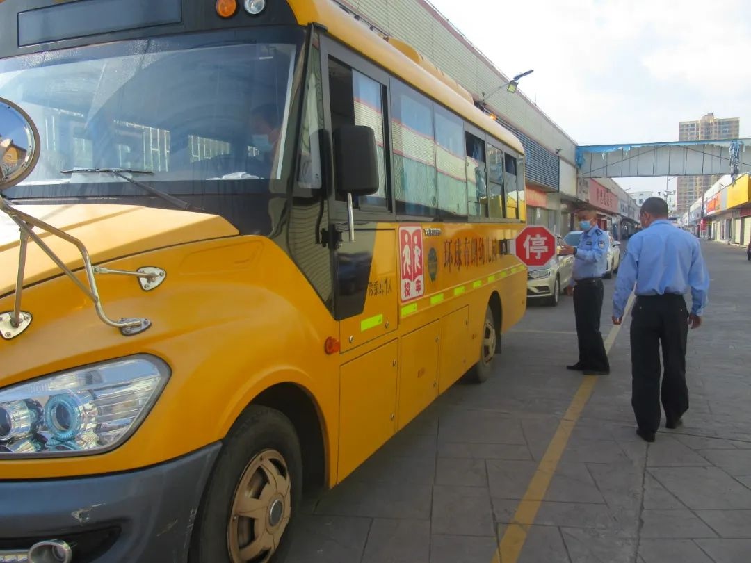 蒙自交警強化校車安全檢查 夯實校園安全防線 蒙自交警強化校車安全檢查 夯實校園安全防線