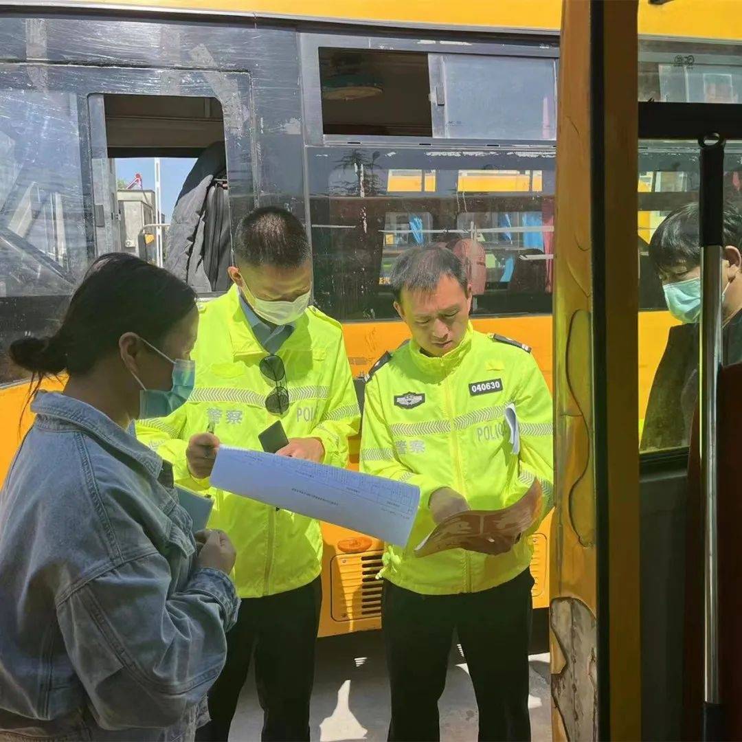 臨泉交警開展校車安全培訓(xùn)，讓校車“跑”的更安全