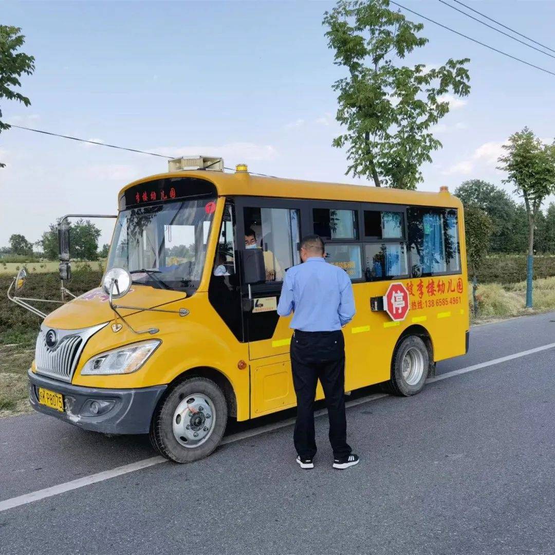 臨泉交警開展校車安全培訓(xùn)，讓校車“跑”的更安全