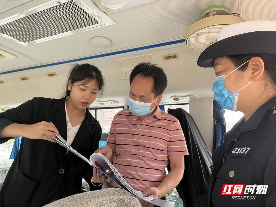 加固學(xué)生出行“安全鎖” 蒸湘區(qū)開(kāi)展校車安全專項(xiàng)整治行動(dòng) 加固學(xué)生出行“安全鎖” 蒸湘區(qū)開(kāi)展校車安全專項(xiàng)整治行動(dòng)