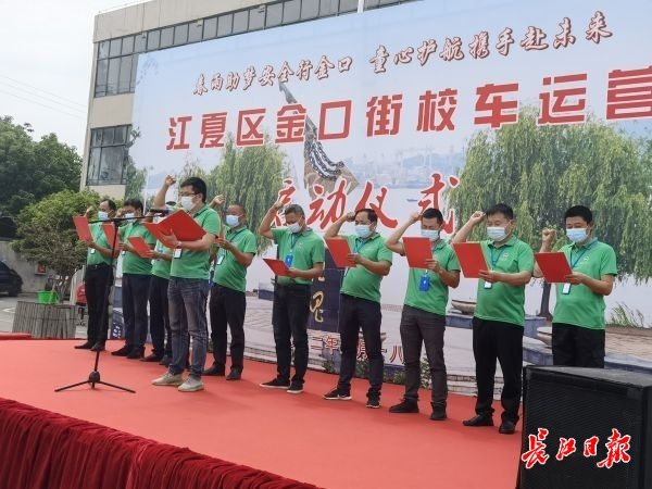 19輛“大鼻子”校車開進偏遠學(xué)校 19輛“大鼻子”校車開進偏遠學(xué)校