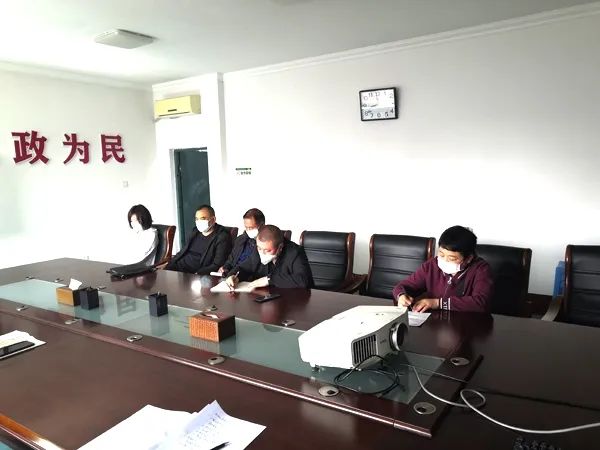 七進(jìn)宣傳 |梅河口市公安局交警大隊(duì)聯(lián)合市教育局召開(kāi)校車(chē)安全管理工作會(huì)議