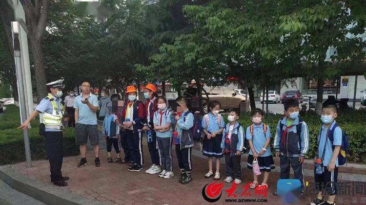 “黑校車(chē)”嚴(yán)重超員被查處！臨沂交警直屬三大隊(duì)切實(shí)強(qiáng)化學(xué)生接送車(chē)輛交通安全監(jiān)管